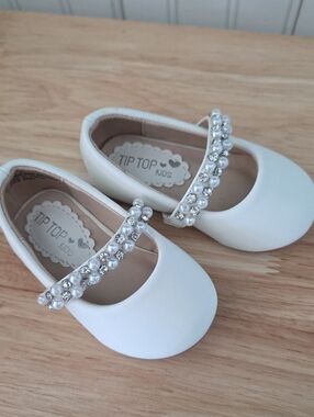 Tip Top Kids Baby Girl White Mary Jane Shoes 2 New